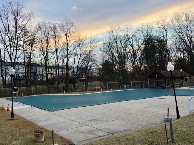 Building Photo - 8564 Gradien Dr