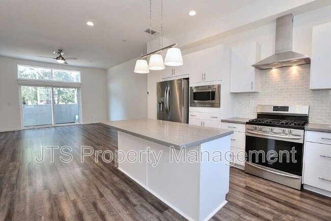 Building Photo - 396 Midstream Ln