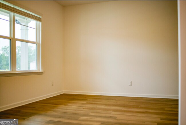 Building Photo - 386 Red Dragon Dr