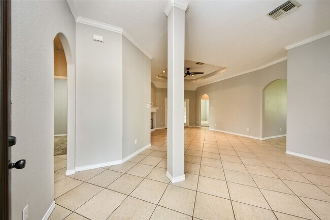 Building Photo - 11004 San Jacinto Dr