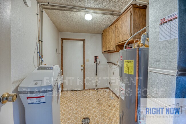 Building Photo - 10763 Hinsdale St