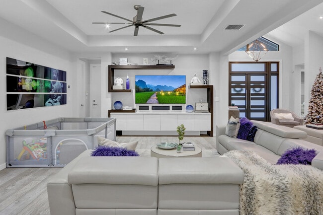 Building Photo - 5789 Hamilton Way