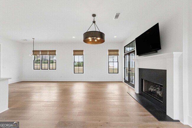 Building Photo - 98 Middle St