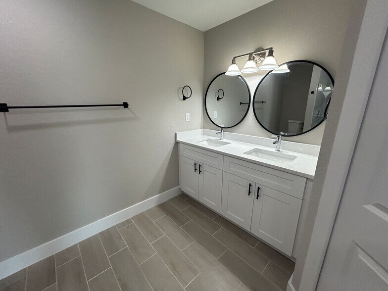 Building Photo - New construction 4/3  off Gator Circle