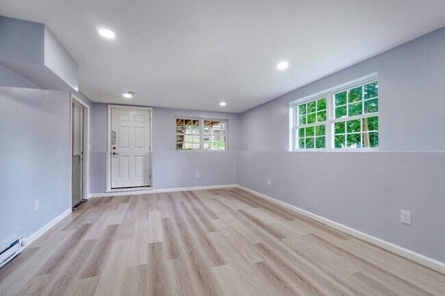 Building Photo - 18 Grant Rd