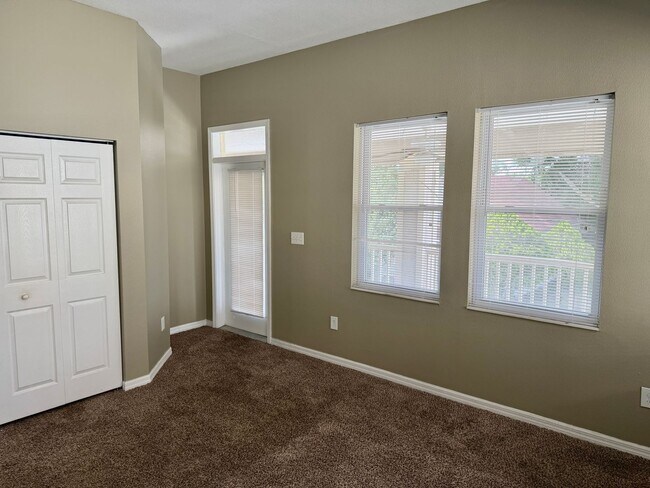Building Photo - 1808 E Columbus Dr