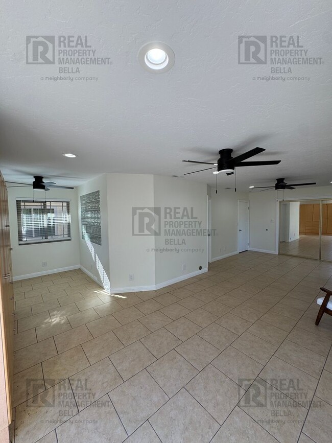 Building Photo - Spacious Single-Story 7-Bedroom Home with Open Layout & Abundant Natural Light