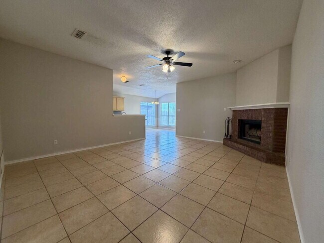 Building Photo - "Spacious 3-Bedroom Haven with 2 Full Baths – 1,592 Sq Ft of Comfort in Lubbock!"