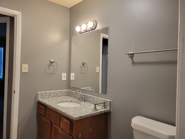 Building Photo - "Charming 2-Bedroom Haven on Glenn Street ...