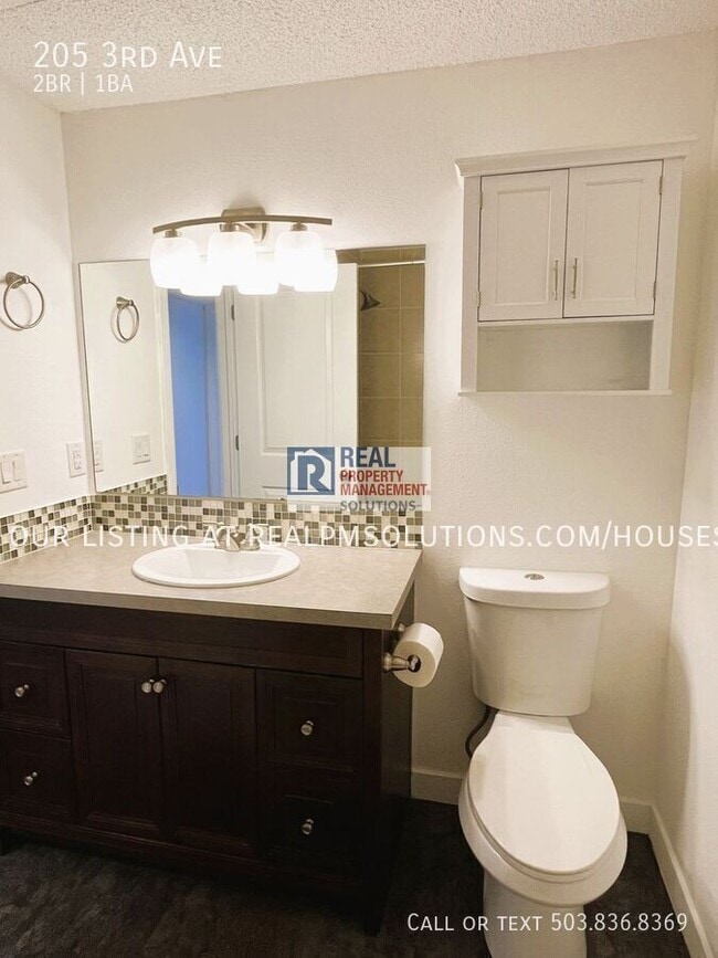 Building Photo - 205 3rd Ave