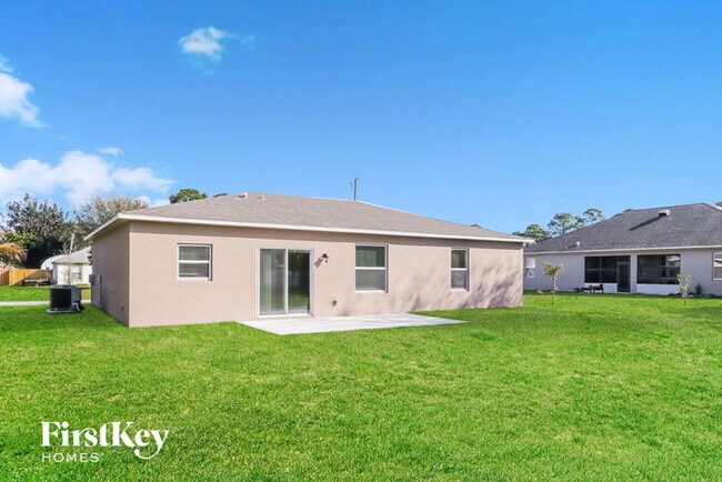 Building Photo - 1810 SW Effland Ave