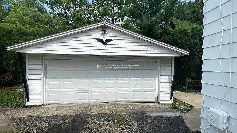 Building Photo - 3502 N El Vista Ave