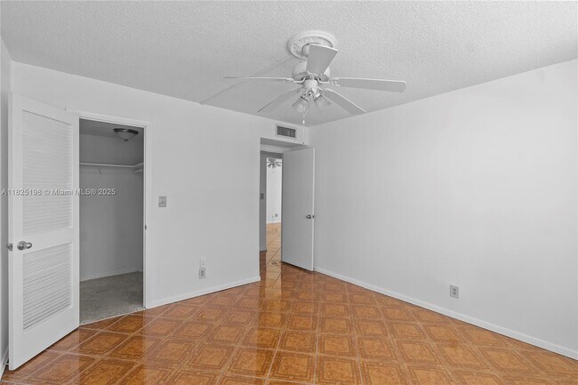 Building Photo - 1410 S Ocean Dr