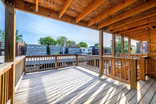 Building Photo - GRADUATE STUDENTS!! 2 Bed 2 Bath Near SSM Cardinal Glennon, St. Louis University