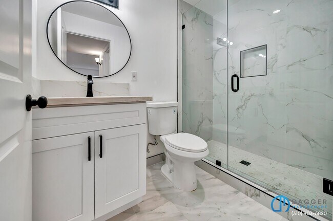 Building Photo - 11845 Hamlin St