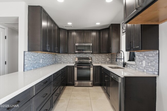 Building Photo - 2150 Lake Havasu Plaza