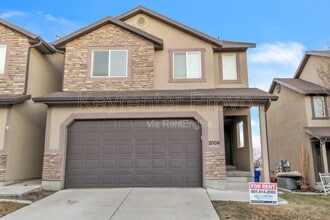 Building Photo - 2004 Churchill Dr