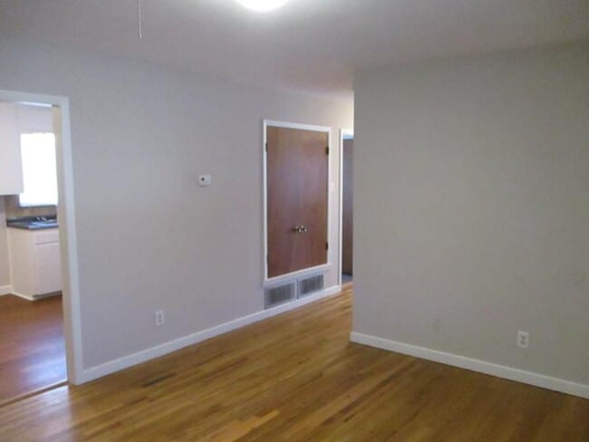 Building Photo - 1005 S 11th St