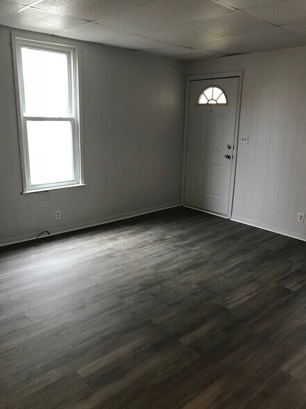 Building Photo - 207 S Western Ave