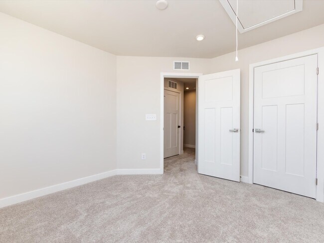 Building Photo - 431 Moondance Dr