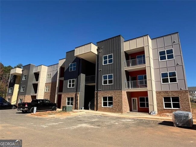 Building Photo - 2023 W Iris Dr SE