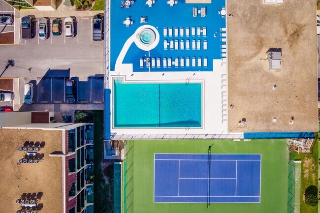 Building Photo - Charming Beachside 1-Bedroom Condo – Available Now