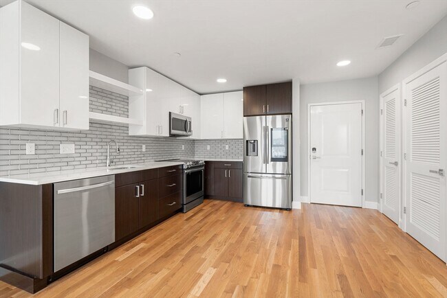 Building Photo - 10 Taber St