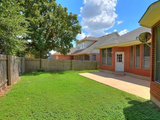 Building Photo - 1836 Chasewood Dr