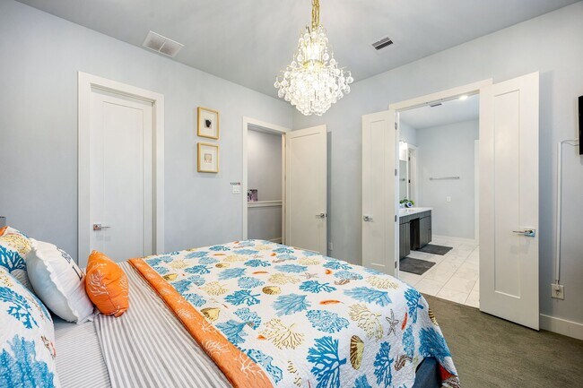 Building Photo - 5815 Fairdale Ln