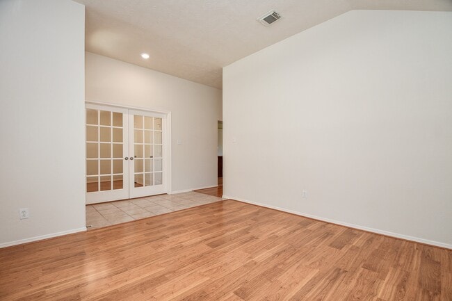 Building Photo - 6206 Fawnlake Dr