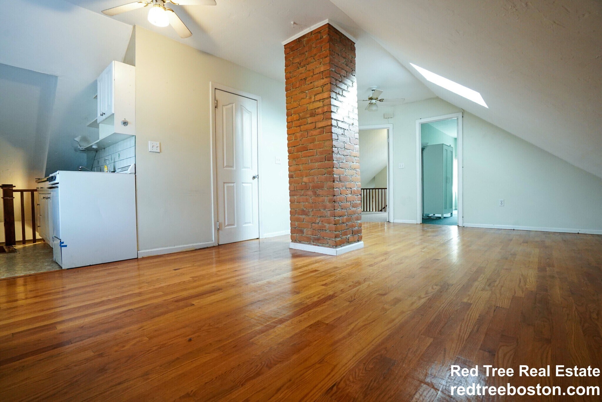 Building Photo - 24 Oak Square Ave