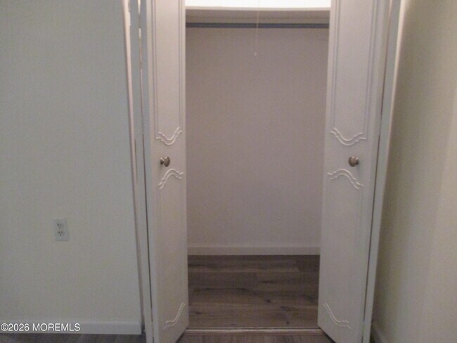 Building Photo - 363B Chesterfield Ct