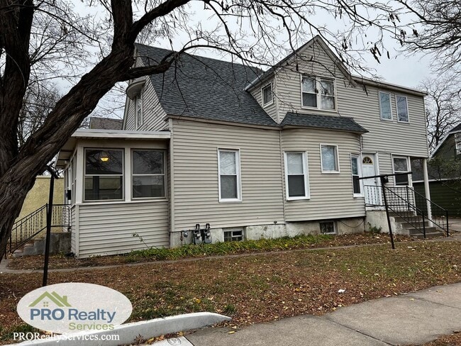 Building Photo - 3245 Cedar Ave S