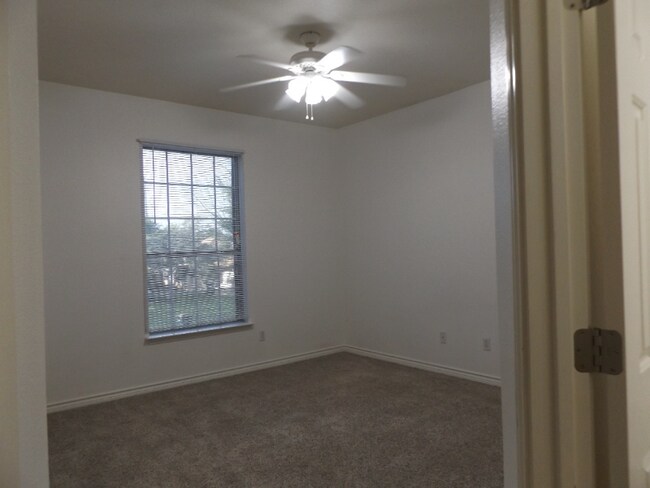Building Photo - 2909 Whisper Oaks Ln