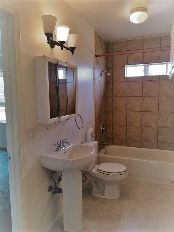 Building Photo - 1078 Gardenia Ave