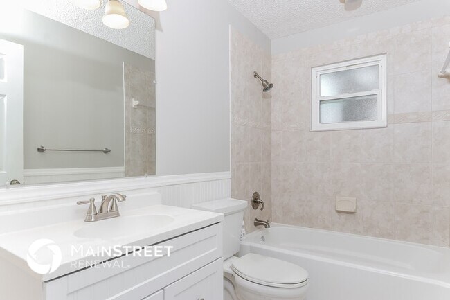 Building Photo - 6846 SE Raintree Ave