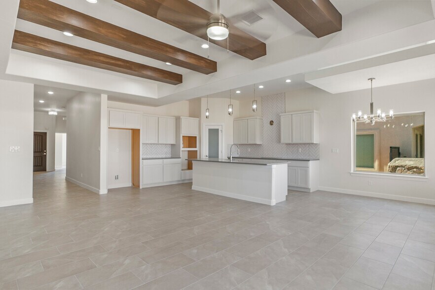 Building Photo - 360 Playa Vista St