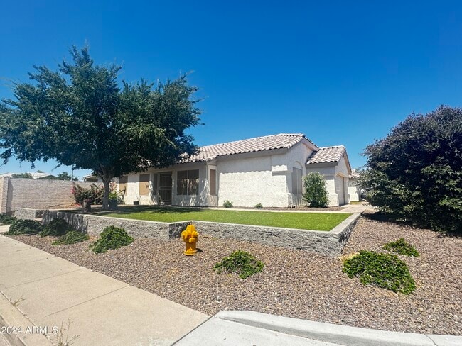 Building Photo - 1672 E Gail Dr