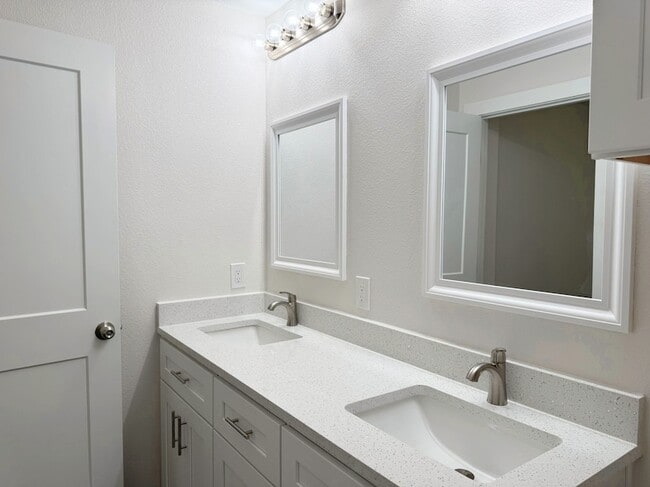 Building Photo - 3607 Sioux Trail