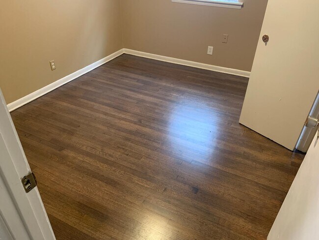 Building Photo - 701 Frayser Dr