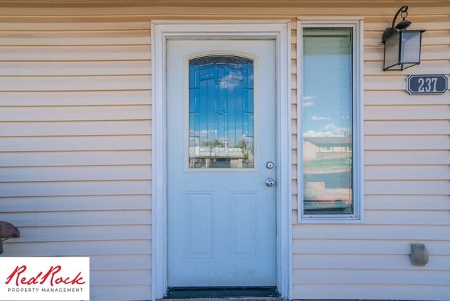 Building Photo - Bright & Spacious 3-Bed, 2-Bath Home in Wa...