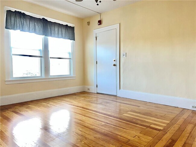 Building Photo - 90 Spring St