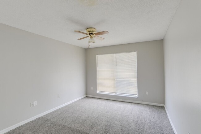 Building Photo - 1724 Townhall Ln