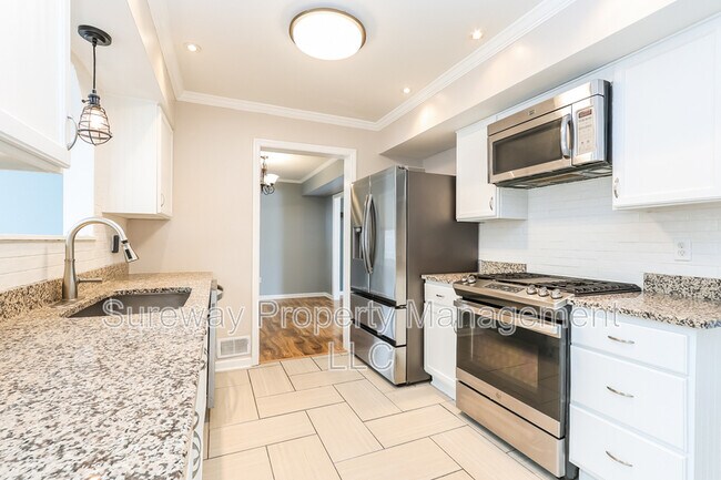 Building Photo - 32 Oakwood Pl