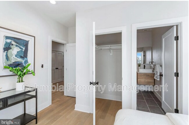 Building Photo - 616 Quebec Pl NW