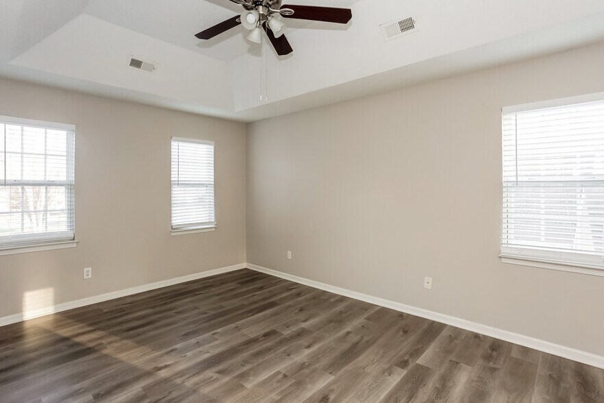 Building Photo - 4924 Rosena Dr