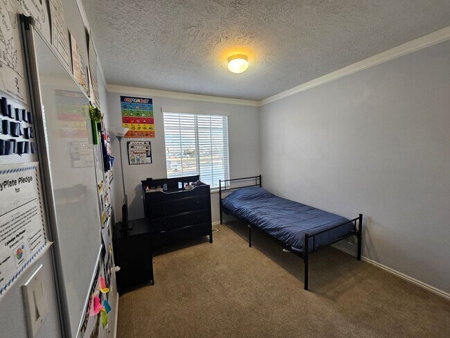 Building Photo - Spacious 4-Bed, 2-Bath Pet-Friendly Home with Central Air & 2-Car Garage! - Available NOW!