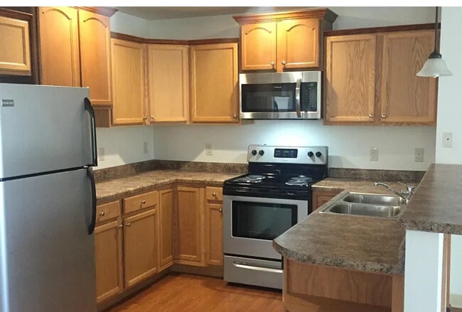 Building Photo - 2720 Hidden Dr