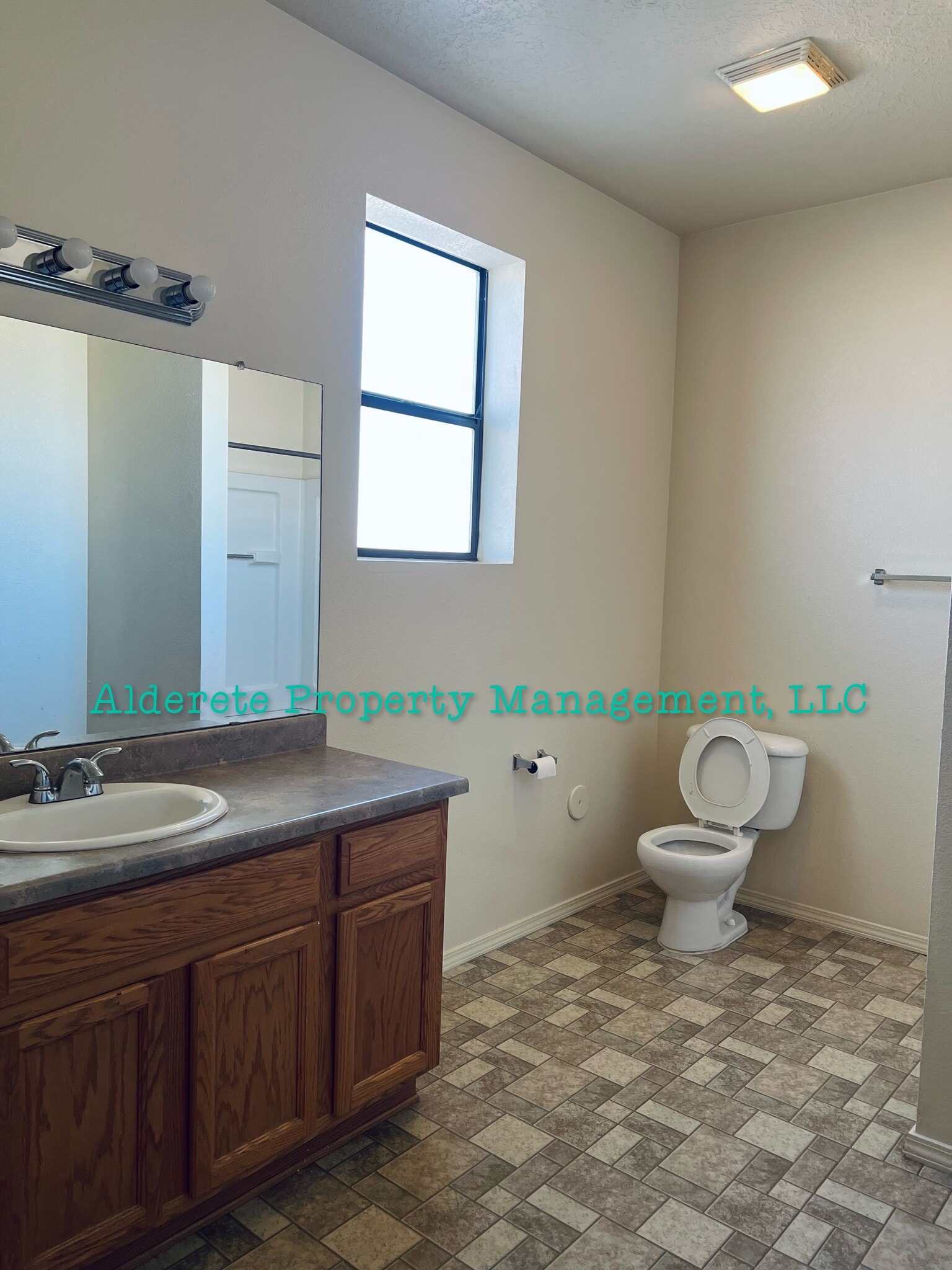 Building Photo - 4217 Ridgeway Ct