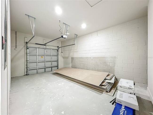 Building Photo - 356 W 4th St